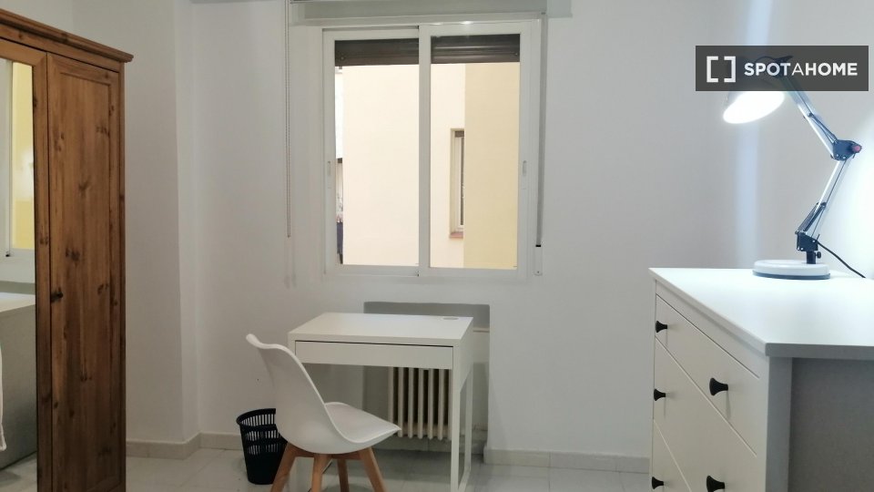 Double room Madrid, 5 beds, 160m² — photo 20