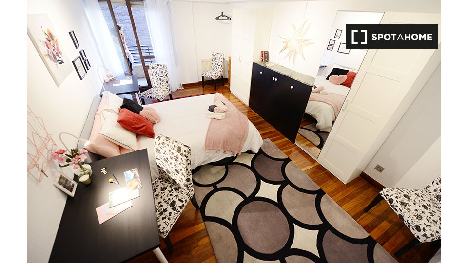 Double room Bilbao, 3 beds — photo 9
