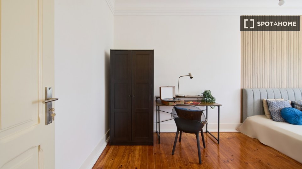Double room Lisbon, 5 beds — photo 5