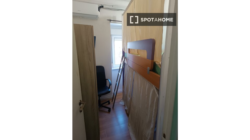 Double room Lisbon, 5 beds, 90m² — photo 74