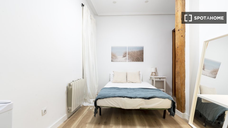Double room Madrid, 5 beds — photo 2