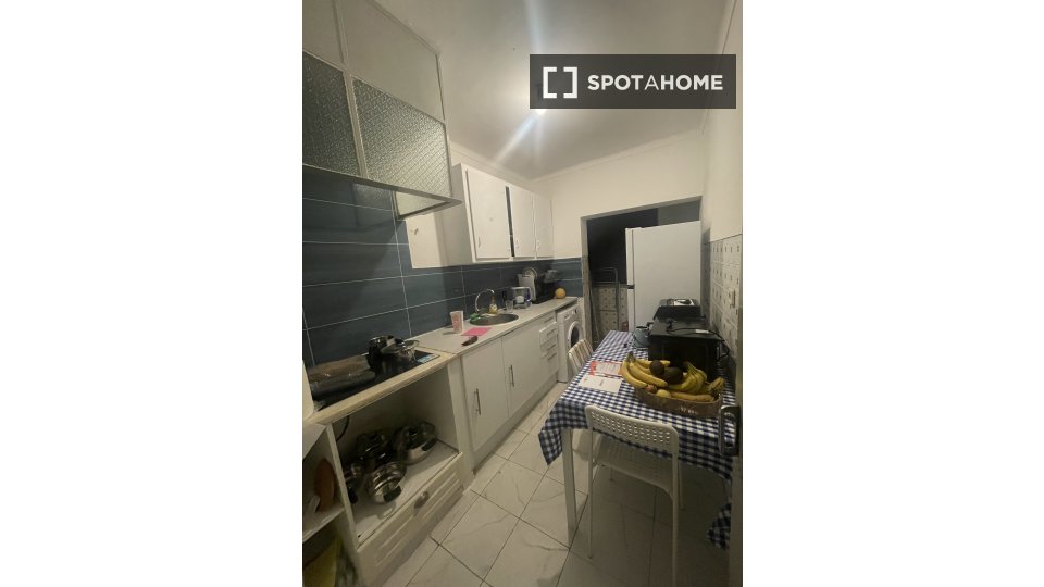 Double room Lisbon, 2 beds — photo 12
