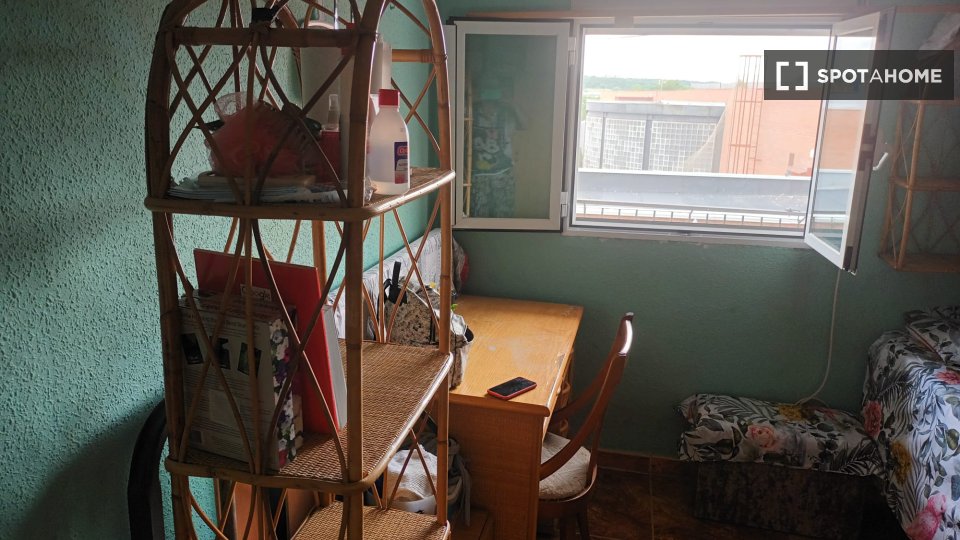 Double room Madrid, 3 beds, 80m² — photo 9