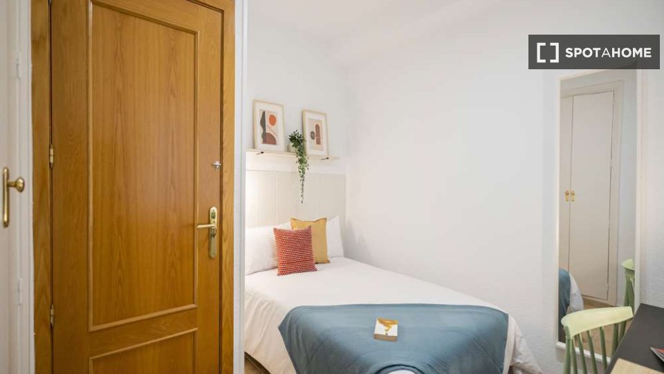Double room Madrid, 25 beds — photo 9