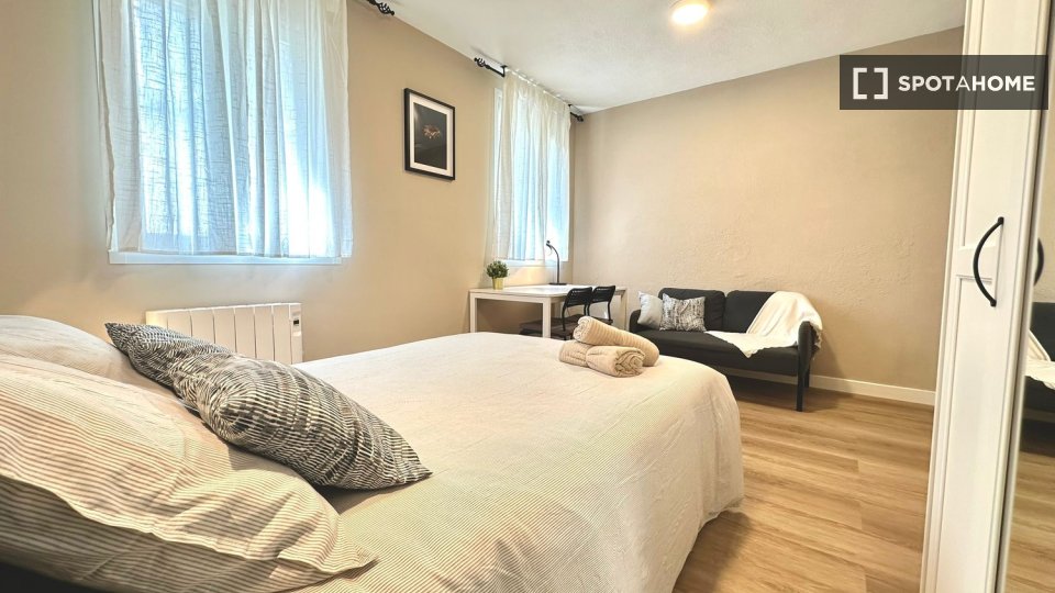 Double room Madrid, 3 beds — photo 3