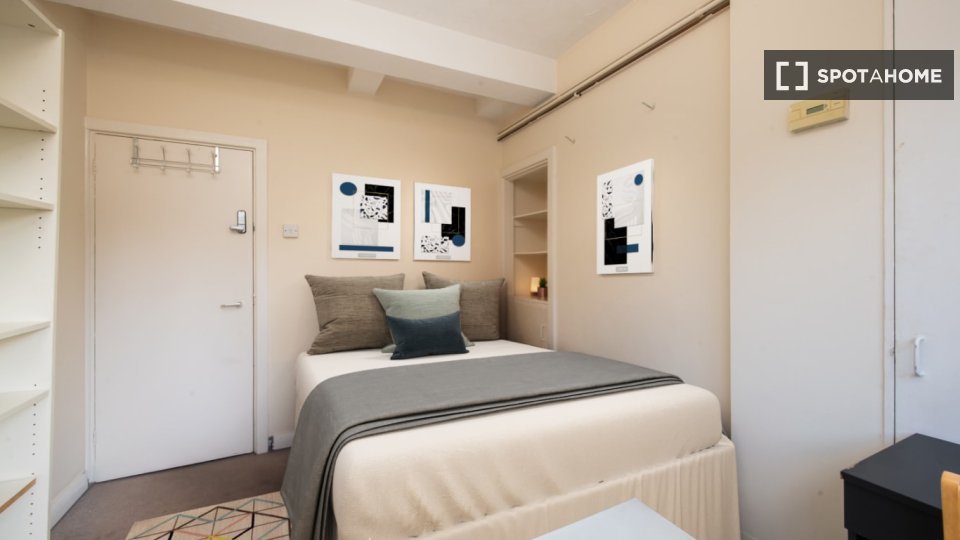 Double room London, 5 beds — photo 27