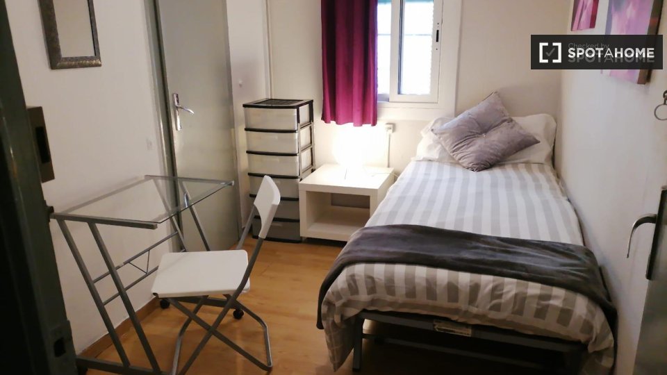 Double room Barcelona, 8 beds — photo 13
