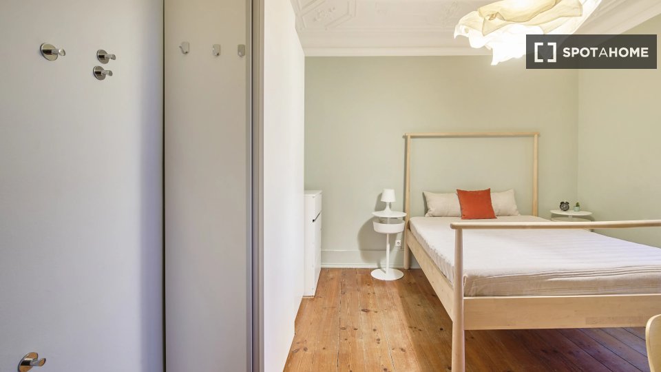 Double room Lisbon, 6 beds — photo 2