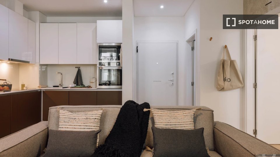 Apartment Lisbon, 1 bed, 49m² — photo 13