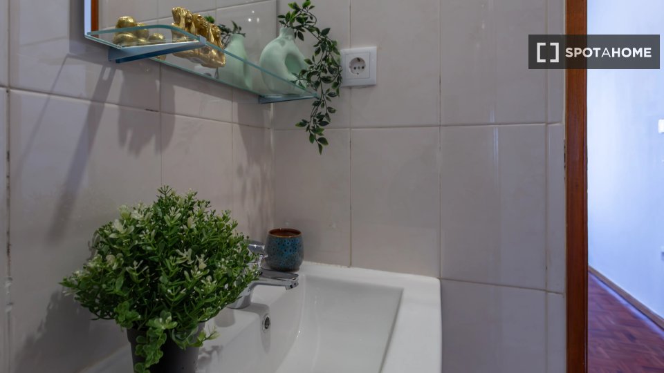 Double room Lisbon, 4 beds — photo 4