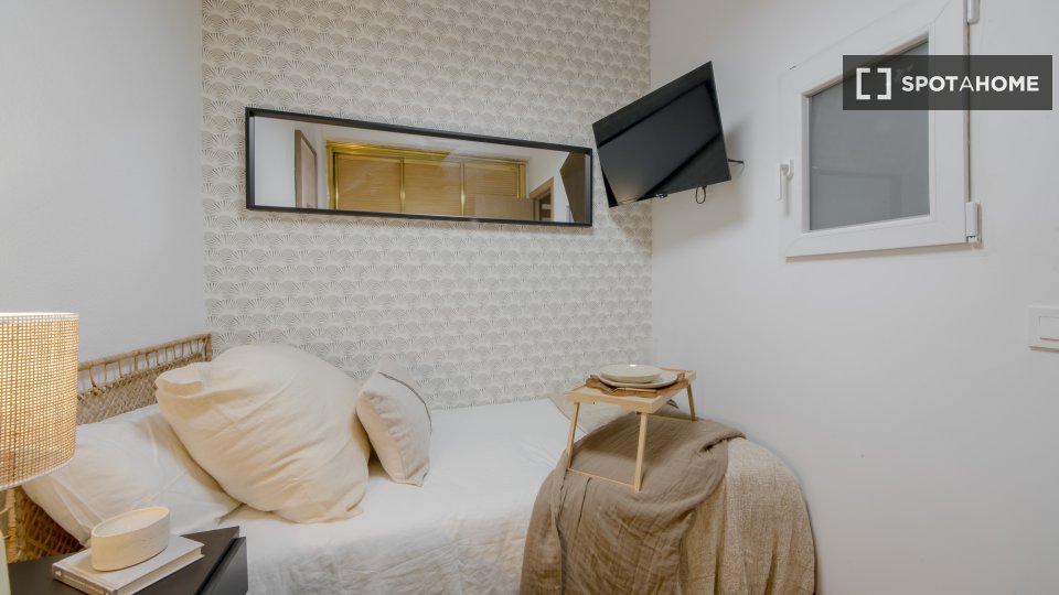 Double room Madrid, 6 beds, 100m² — photo 11