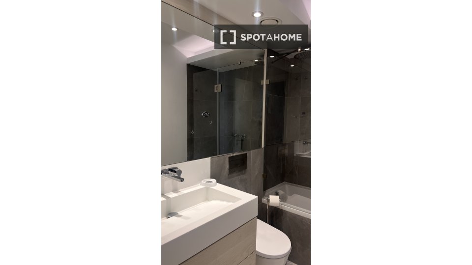 Apartment Lisbon, 2 beds, 108m² — photo 14