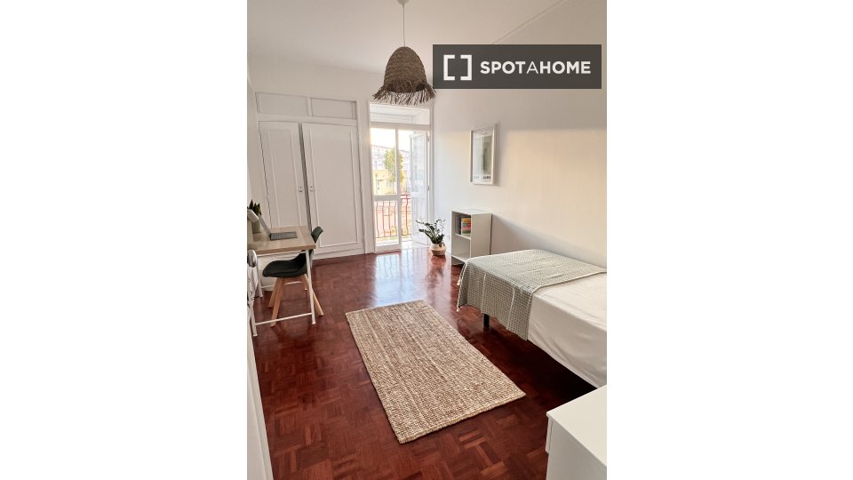 Double room Lisbon, 6 beds — photo 26