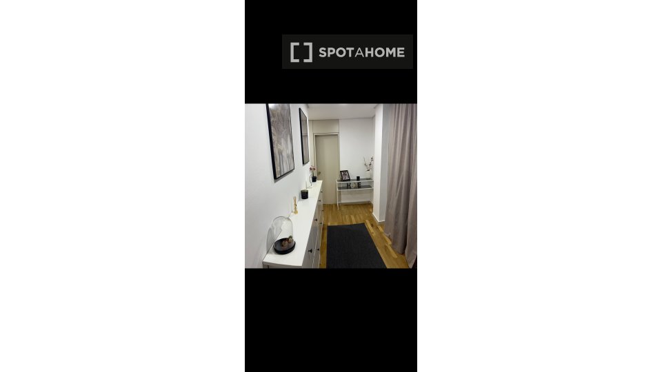 Double room Madrid, 1 bed, 85m² — photo 5
