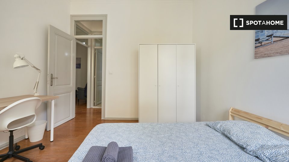 Double room Lisbon, 4 beds — photo 15
