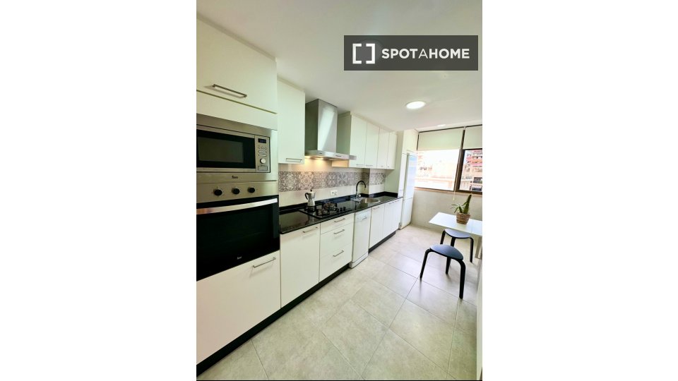 Apartment Alicante, 2 beds, 75m² — photo 13