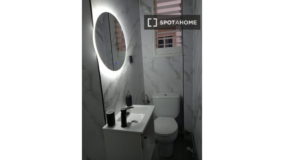 Double room Madrid, 4 beds — photo 64