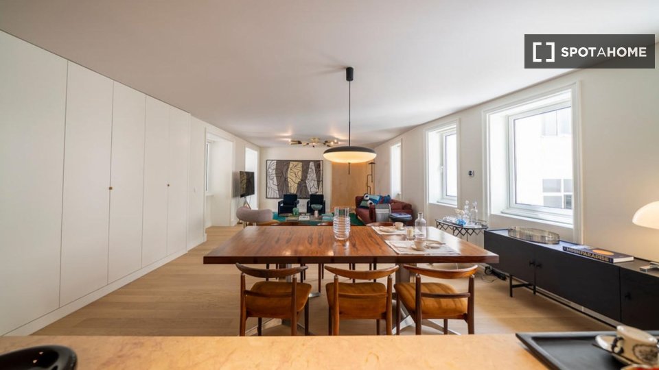 Apartment Lisbon, 2 beds, 101m² — photo 8