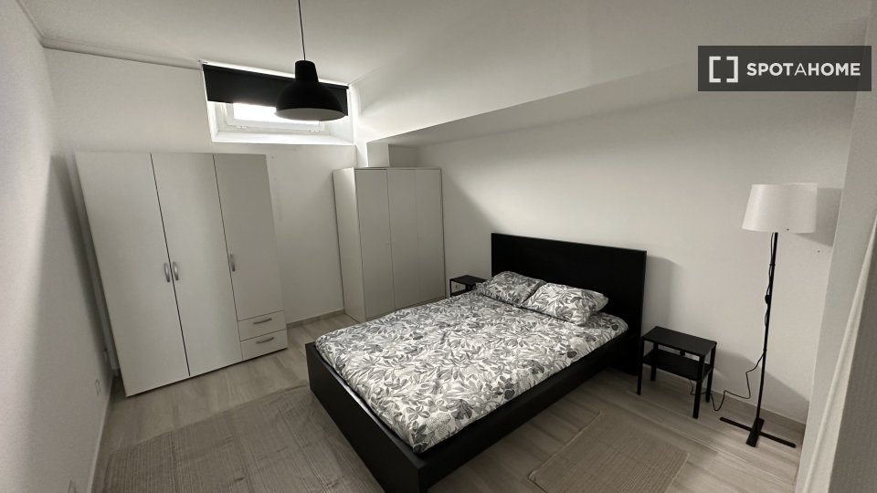 Double room Lisbon, 3 beds, 70m² — photo 4