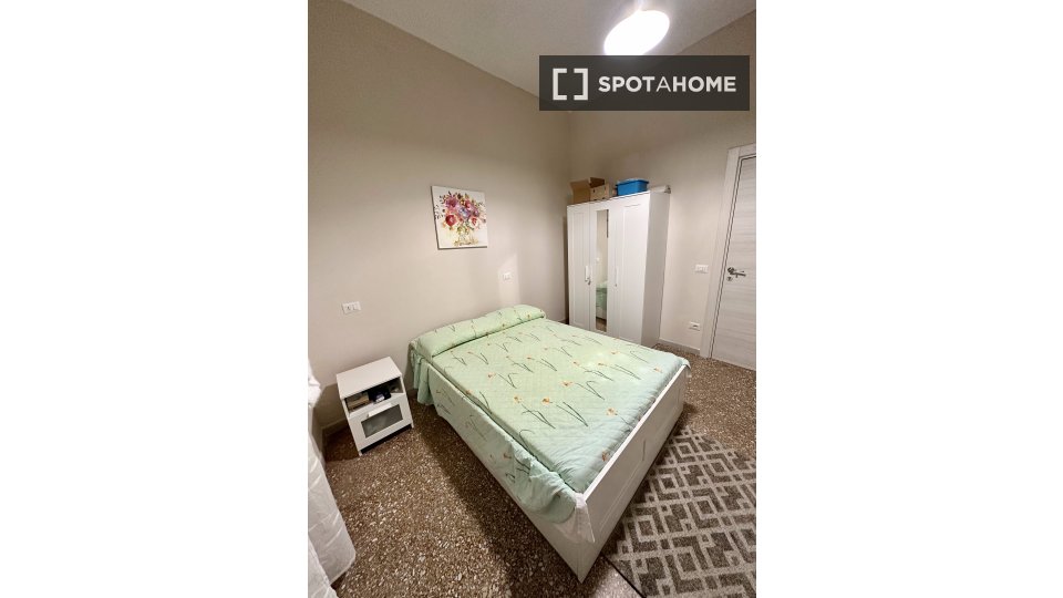 Double room Rome, 3 beds, 94m² — photo 11