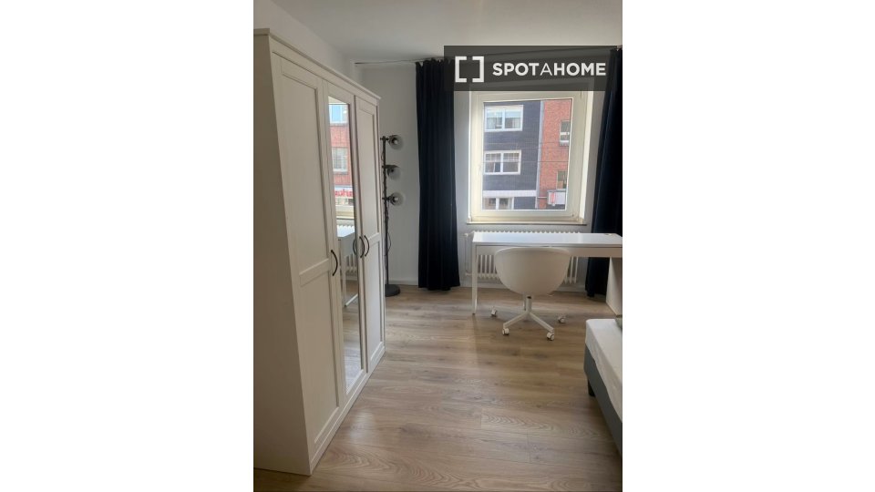 Double room Dusseldorf, 4 beds, 100m² — photo 18