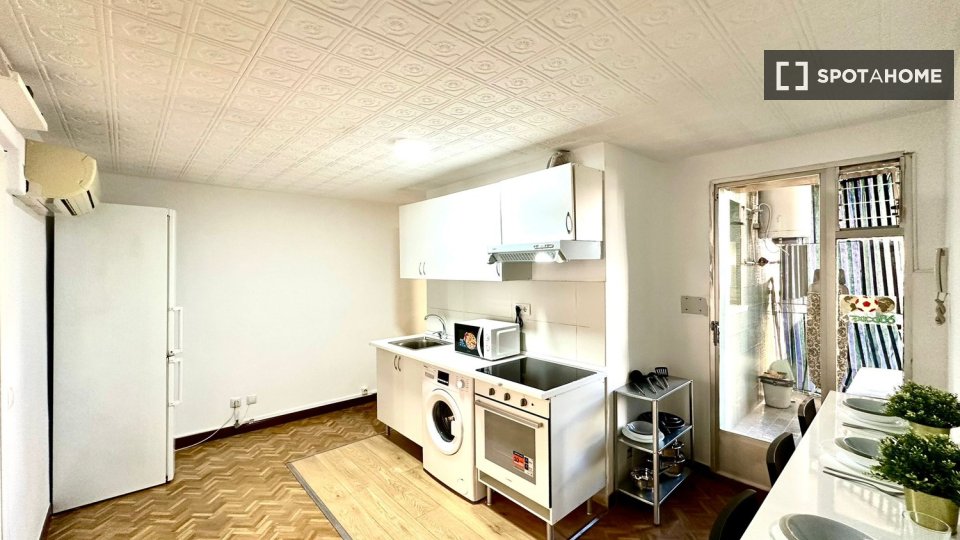Double room Madrid, 3 beds — photo 37
