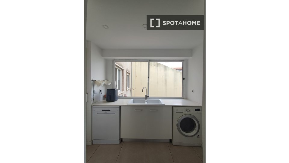 Apartment Lisbon, 4 beds, 125m² — photo 3