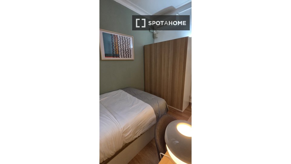 Double room Barcelona, 10 beds, 210m² — photo 13