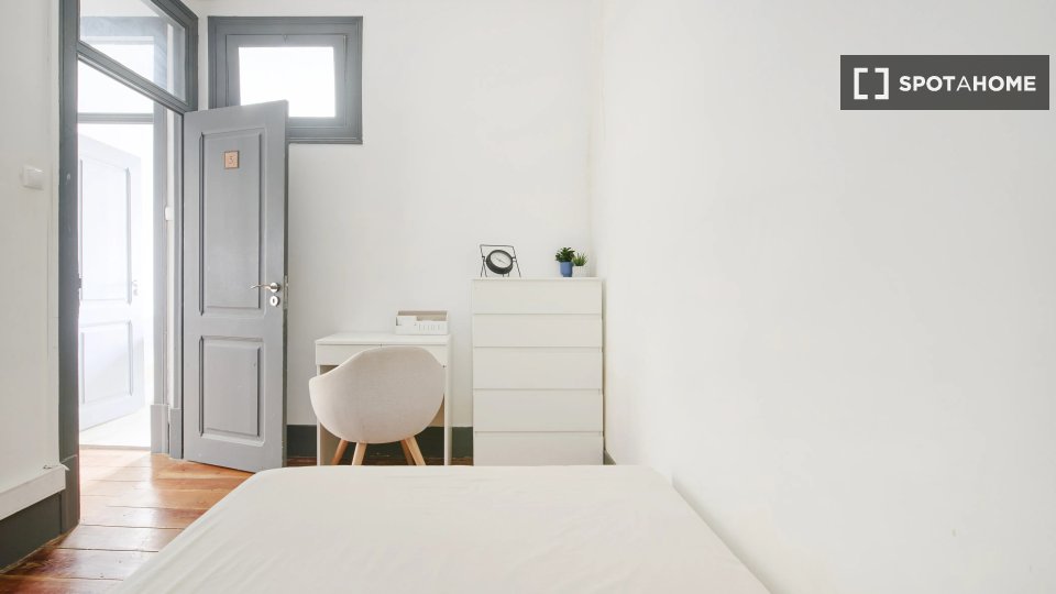 Double room Lisbon, 6 beds — photo 4
