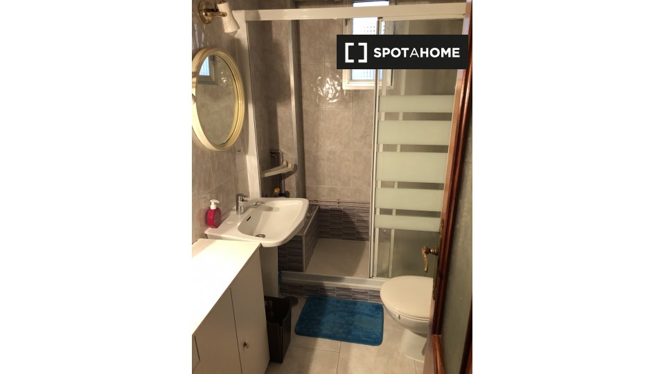 Double room Madrid, 3 beds, 68m² — photo 5