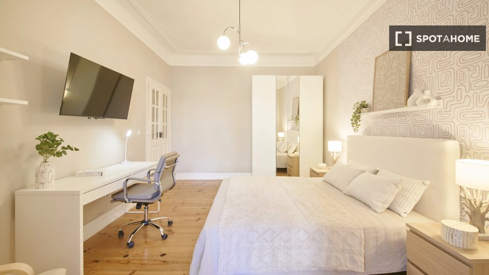 Double room Lisbon, 5 beds — photo 13