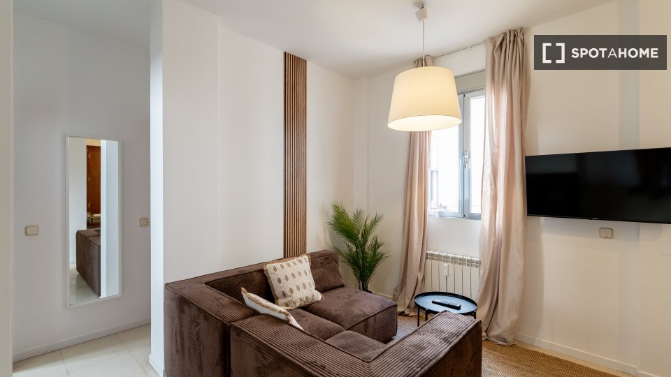 Double room Madrid, 3 beds — photo 17
