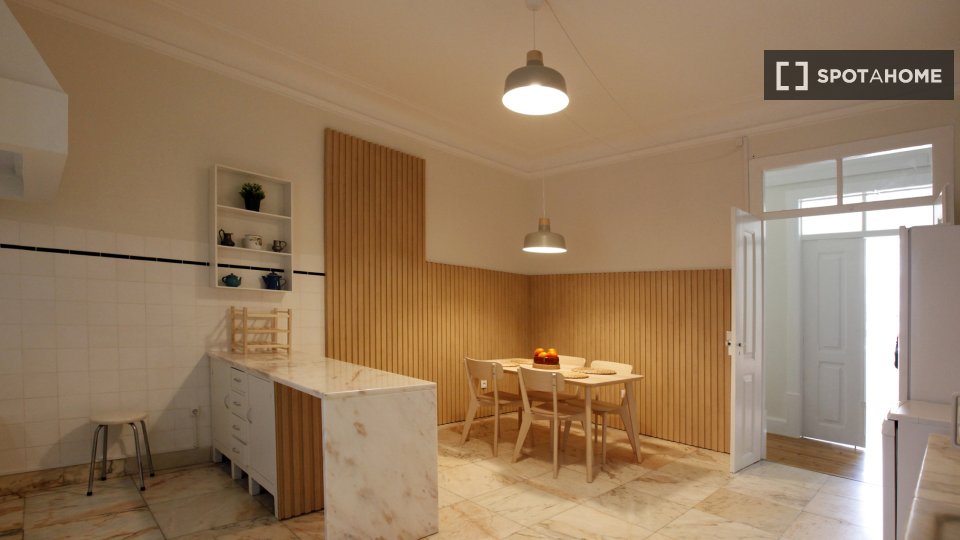 Apartment Coimbra, 4 beds, 200m² — photo 7