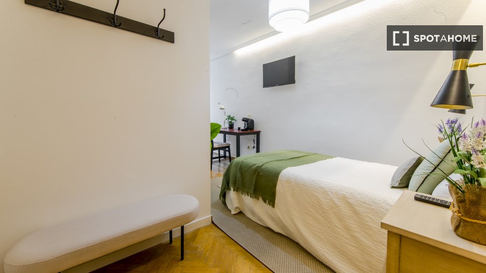 Double room Madrid, 5 beds — photo 7