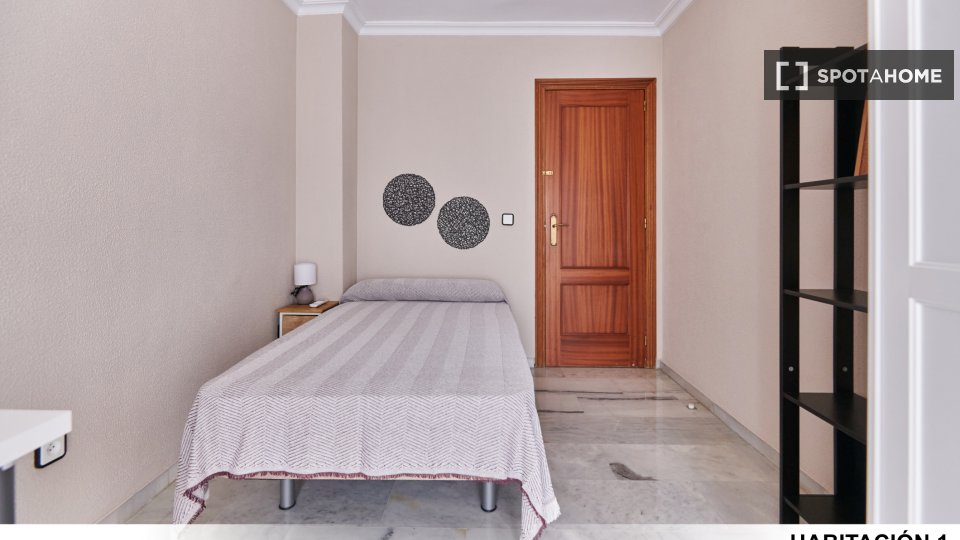 Double room Seville, 4 beds — photo 22