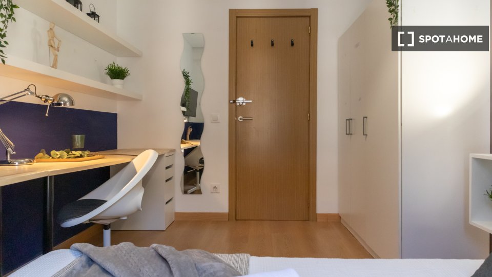Double room Madrid, 7 beds, 140m² — photo 29