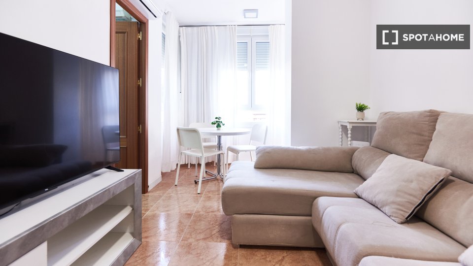 Double room Seville, 3 beds — photo 19