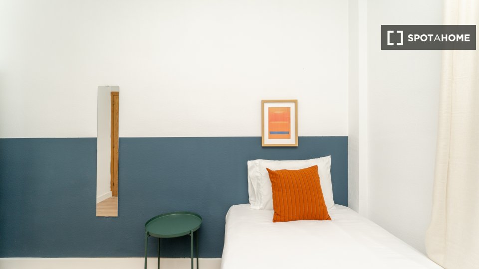 Double room Madrid, 5 beds — photo 8