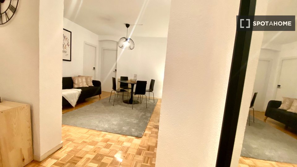 Double room Madrid, 5 beds — photo 10