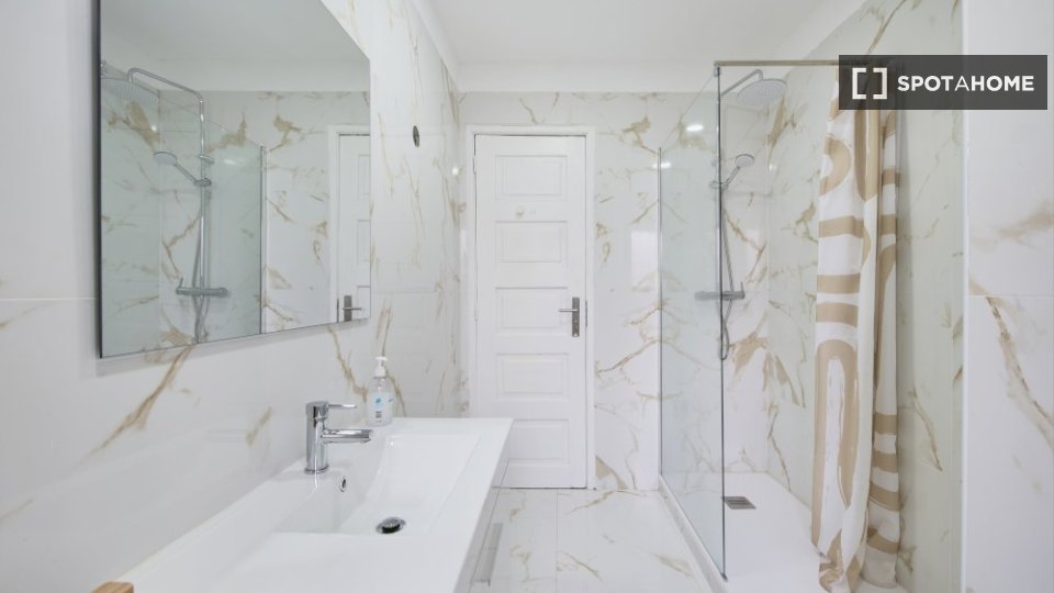 Double room Lisbon, 6 beds — photo 10