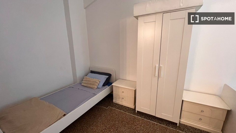 Double room Genoa, 3 beds — photo 28