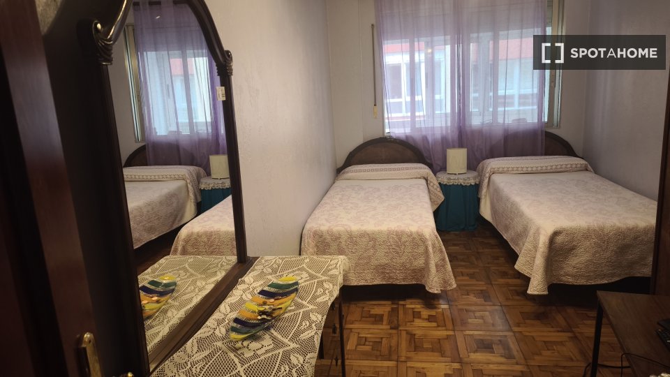 Double room Santander, 2 beds — photo 9
