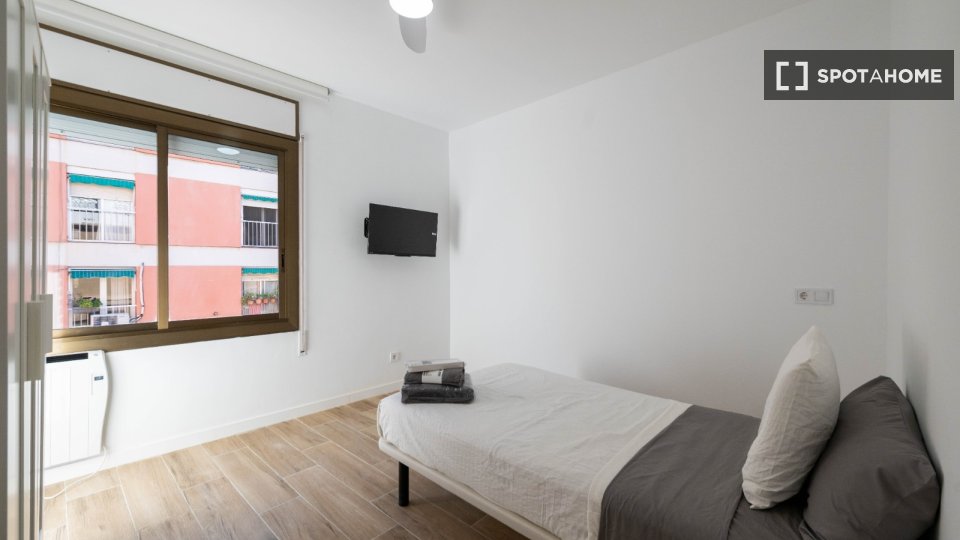 Double room Barcelona, 5 beds, 128m² — photo 35