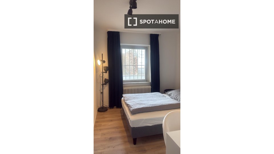 Double room Dusseldorf, 4 beds, 100m² — photo 21