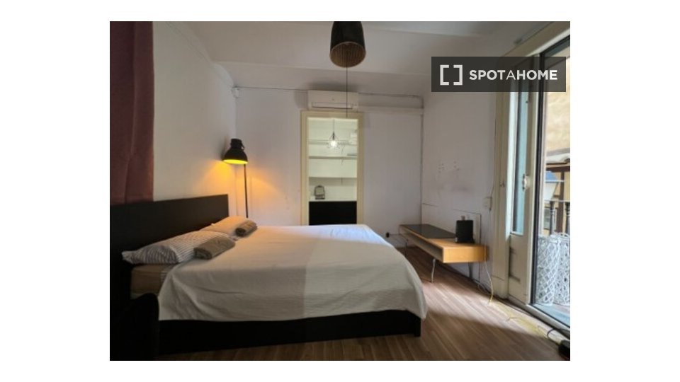 Double room Barcelona, 3 beds, 150m² — photo 8