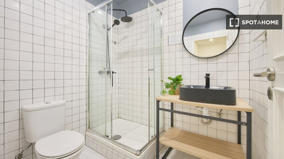 Double room Lisbon, 6 beds — photo 19