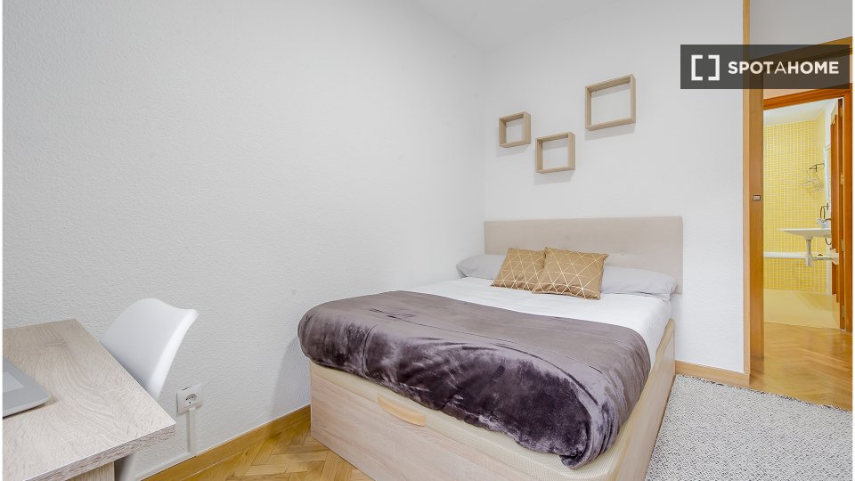 Double room Madrid, 5 beds, 110m² — photo 13