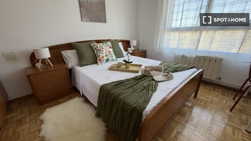 Double room Madrid, 7 beds, 140m² — photo 10