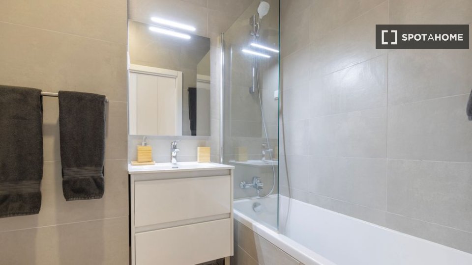 Apartment Lisbon, 2 beds — photo 18