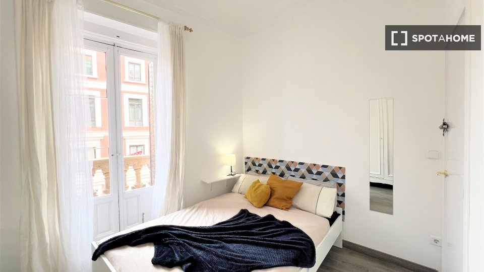 Double room Madrid, 6 beds, 100m² — photo 8